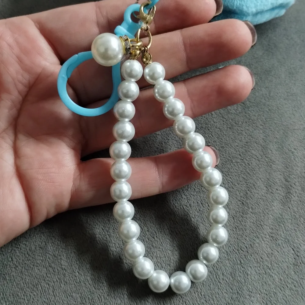 Hello Kitty Pearl Coin Purse - Picture 3 of 5